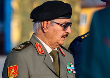 Ο σκοτεινός ρόλος του Χαφτάρ και οι ορδές των μεταναστών στη Κρήτη