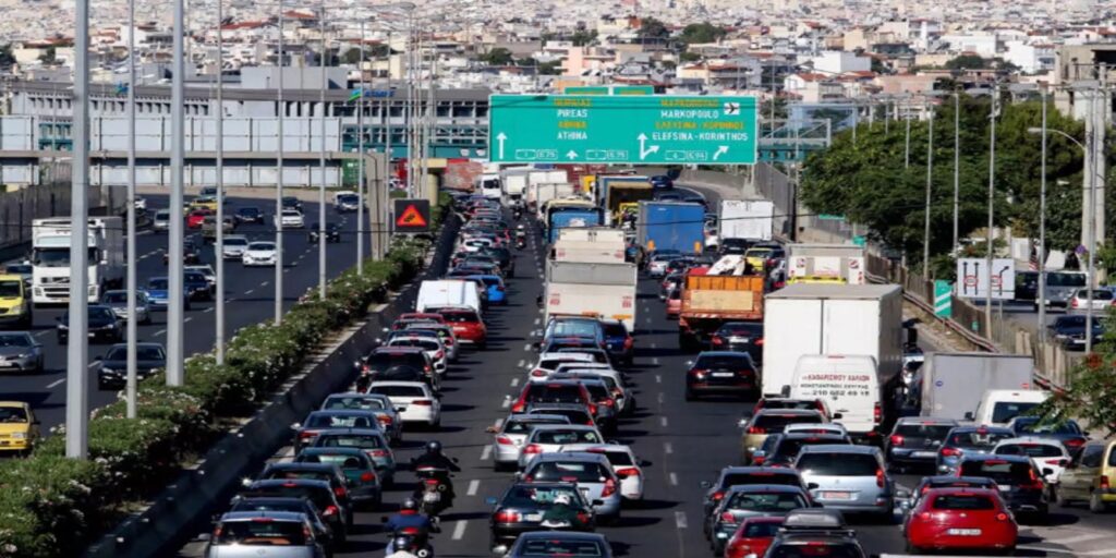 Τροχαία ατυχήματα σε Αττική Οδό και λεωφόρο Κηφισού – Αυξημένη η κίνηση