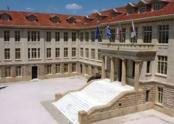 Κολλέγιο Αθηνών - Απολύσεις