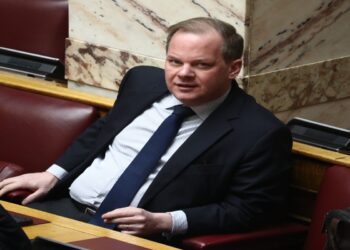 Τέμπη: Live η συζήτηση στην Ολομέλεια της Βουλής του πορίσματος της Προανακριτικής για τον Καραμανλή