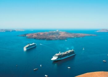 Από σήμερα το τέλος κρουαζιέρας σε Μύκονο και Σαντορίνη