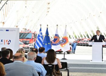Ο πρωθυπουργός με τις περισσότερες καμένες εκτάσεις παρουσίασε νέα οχήματα στην Πυροσβεστική
