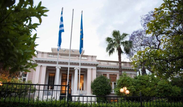 Φυγή προς τα εμπρός με όχημα την ΔΕΘ επιχειρεί η κυβέρνηση: «Τάζει» πάλι 1,5 δισ. ευρώ – Παραμένει θολό το τοπίο για ελβετικό φράγκο