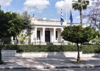 Πανικός στη ΝΔ: Κορυφαίος υπουργός «καρφώνει» γνωστή δημοσιογράφο ότι πληρώνεται από την κυβέρνηση