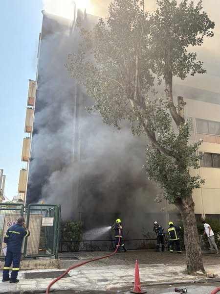Πώς έπιασε φωτιά το Μετροπόλιταν – Τι είπαν αυτόπτες μάρτυρες