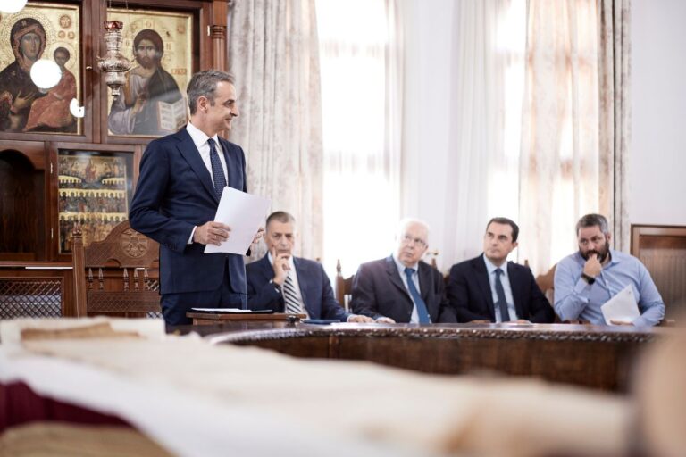 Οι επαφές και τα μηνύματα Μητσοτάκη από το Άγιο Όρος