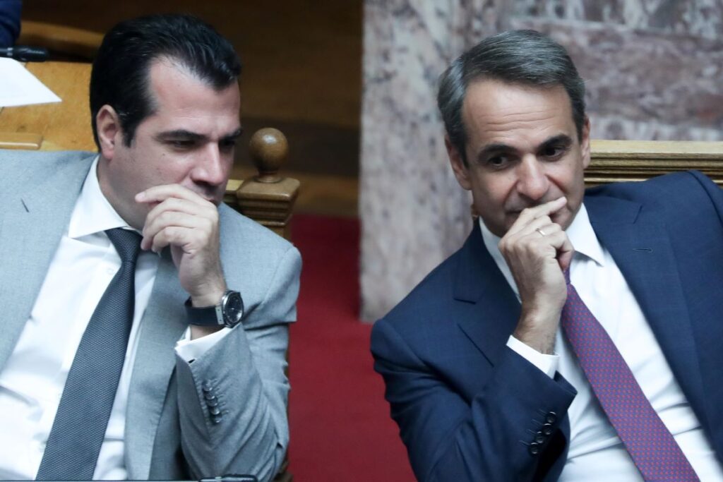 Στη Βουλή ο Μητσοτάκης με νέα αυστηρά μηνύματα για το μεταναστευτικό