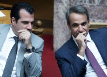 Στη Βουλή ο Μητσοτάκης με νέα αυστηρά μηνύματα για το μεταναστευτικό