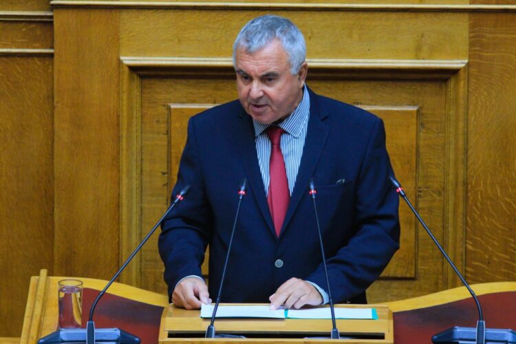 Βουλευτής του ΠΑΣΟΚ καταγγέλλει ότι στέλεχος της ΝΔ τον κλείδωσε σε εργοτάξιο με εντολή εργολάβου