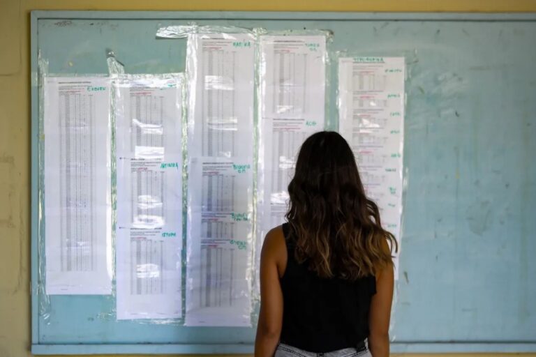 «Στο… Θεό» οι πληροφορικές, κατρακύλα στις φιλολογίες – Οι εκτιμήσεις για τις βάσεις