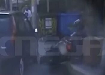 Παλαιό Φάληρο: Βίντεο ντοκουμέντο από την παράσυρση μοτοσικλετιστή από αυτοκίνητο