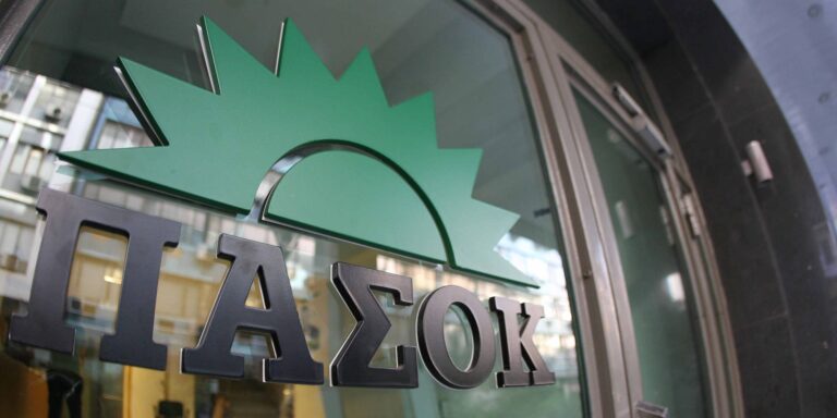 «Μπακαλοτέφτερο» στην Παιδεία: Σφοδρή επίθεση ΠΑΣΟΚ στην κυβέρνηση
