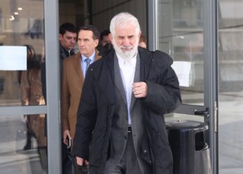 Εκτός φυλακής ο Πέτρος Φιλιππίδης – Ομόφωνα ένοχος χωρίς ελαφρυντικά με ποινή τριών ετών με αναστολή