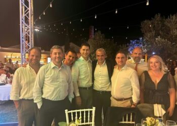 Γιατί το μισό ΠΑΣΟΚ βρέθηκε στη Μυτιλήνη