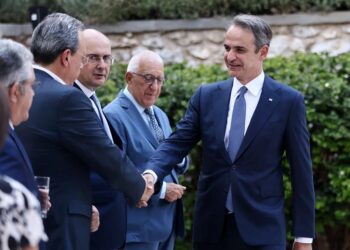 Παγωμένα χαμόγελα στο Προεδρικό Μέγαρο: «Απομονώθηκε» ο Μητσοτάκης  – Ποιο ήταν το πιο θερμό πηγαδάκι ανάμεσα στους πολιτικούς αρχηγούς