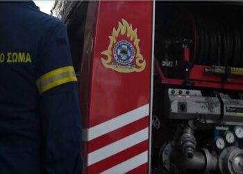 Αγία Παρασκευή: Φωτιά σε διαμέρισμα – Επιχείρηση απεγκλωβισμού ενός ατόμου