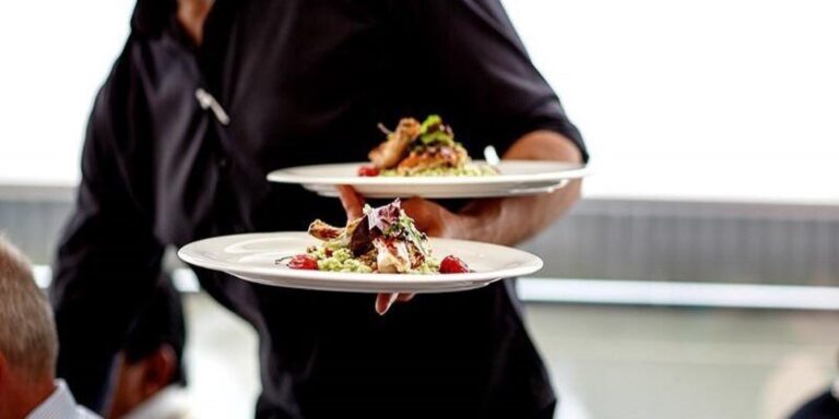 Καταγγελία εργαζόμενου στη Σαντορίνη: «Αν δεν φύγεις σε 5 λεπτά θα σε σκοτώσω»