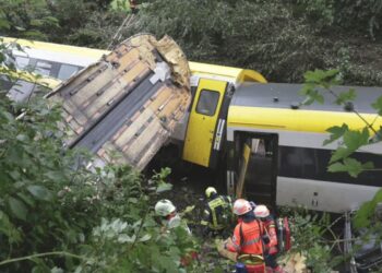 Γερμανία: Σε υπερχείλιση αγωγού λυμάτων οφείλεται η κατολίσθηση που προκάλεσε το σιδηροδρομικό δυστύχημα