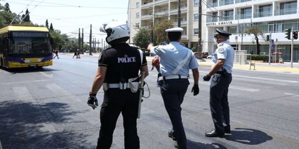 Τροχαία στην Ελλάδα: Μόλις 1 στους 2 οδηγούς φορά ζώνη ασφαλείας και 7 στους 10 δικυκλιστές κράνος