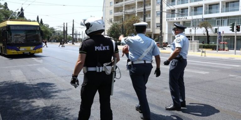 Τροχαία στην Ελλάδα: Μόλις 1 στους 2 οδηγούς φορά ζώνη ασφαλείας και 7 στους 10 δικυκλιστές κράνος