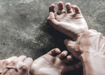 Ρόδος: «Ο πατέρας μου με βίαζε τρεις φορές την ίδια μέρα», καταθέτει η 31χρονη