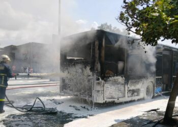 Βόλος: Πήρε φωτιά αστικό λεωφορείο