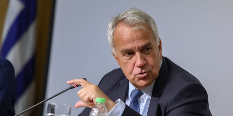 Ποιος ήρθε από την Κύπρο στην Αθήνα για να «απολαύσει» τον Βορίδη;