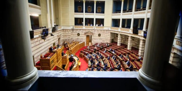 Ποιος βουλευτής της ΝΔ ξέσπασε στη βουλή κατά «γαλάζιου» υπουργού;