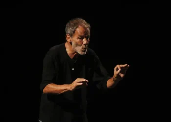 Σταύρος Ξαρχάκος: Ταξίδι στο Φως στο Ηρώδειο