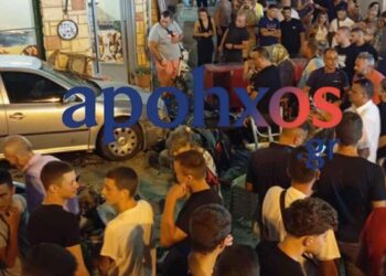 Ζάκυνθος: ΙΧ έπεσε πάνω σε πιστούς και κατέληξε σε κατάστημα (Βίντεο)