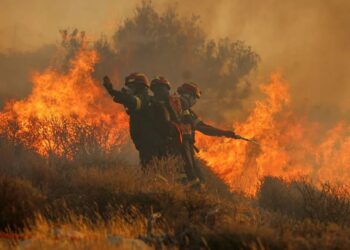 SOS για τις πυρκαγιές αύριο: 10 Περιφέρειες στο «κόκκινο»