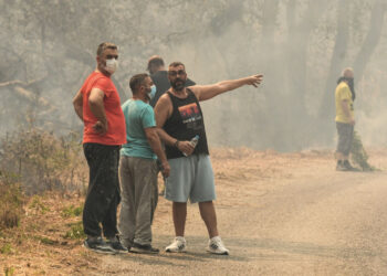 Φωτιές: 64 πολίτες με αναπνευστικά προβλήματα ή εγκαύματα σε νοσοκομεία και Κέντρα Υγείας