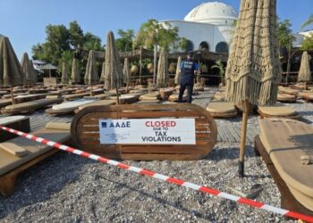 ΑΑΔΕ: Λουκέτο σε γνωστό beach restaurant στη Ρόδο