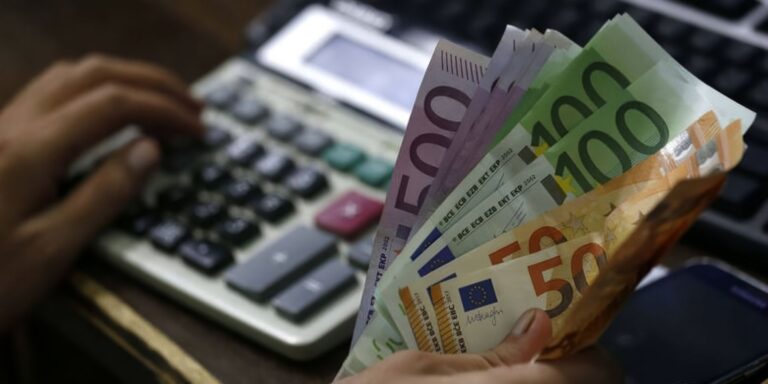 Χρέη στους δήμους: Πώς ο Εξωδικαστικός βάζει «πάγο» σε κατασχέσεις για οφειλές άνω των 10.000 ευρώ