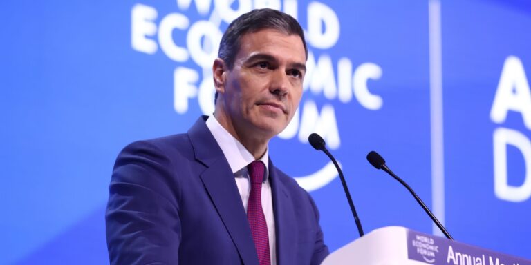 Ο Σάντσεθ απομακρύνει σύμβολα του φρανκισμού από δημόσιους χώρους