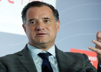 Αμφισβητεί τις καταγγελίες γιατρών για πτώση ο Άδωνις Γεωργιάδης: «Δεν διαπιστώθηκε καμία βλάβη στο ασανσέρ»