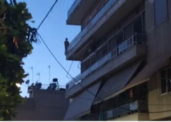 Σοκ στο Αγρίνιο: Βουτιά θανάτου από τον 4ο όροφο – Μπροσά στα μάτια των διασωστών (βίντεο)