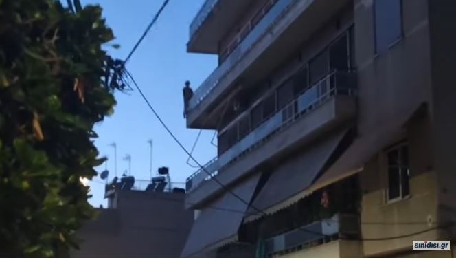 Σοκ στο Αγρίνιο: Βουτιά θανάτου από τον 4ο όροφο – Μπροσά στα μάτια των διασωστών (βίντεο)