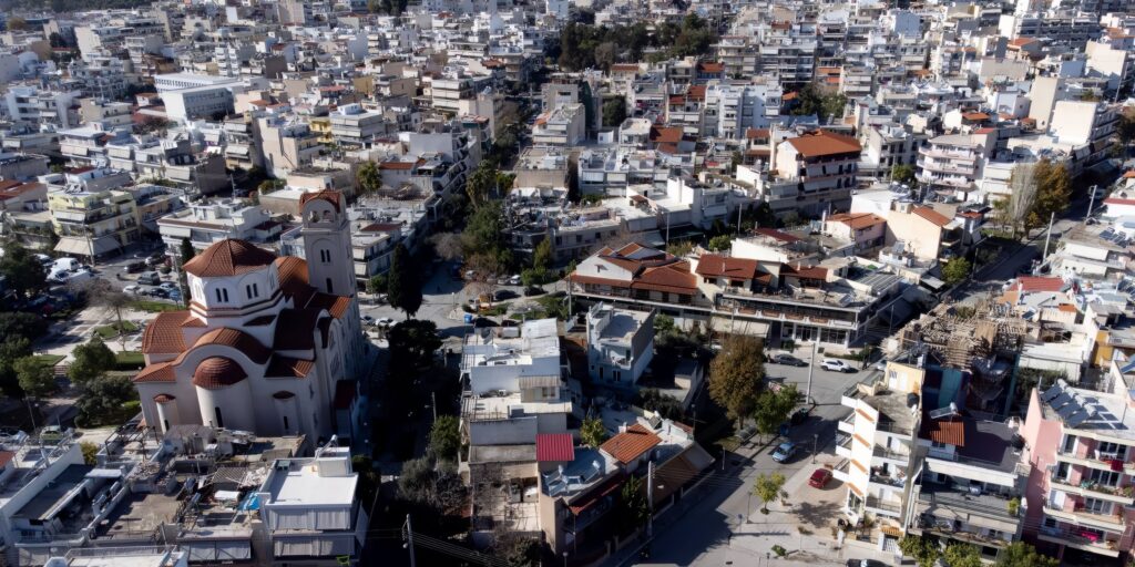 Ακίνητα: όταν η κυβέρνηση μιλά για ανάπτυξη, αλλά οι πολίτες βλέπουν «φούσκα» στη στέγη