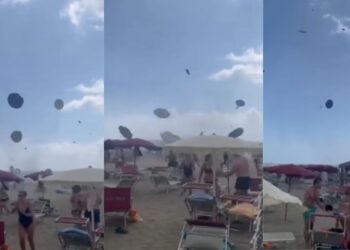 Ιταλία: Ξαφνικός ανεμοστρόβιλος προκαλεί πανικό σε παραλία (βίντεο)