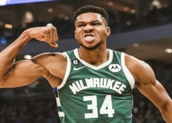 Γιάννης Αντετοκούνμπο: Στη λίστα με τους κορυφαίους παίκτες του 21ου αιώνα στο NBA