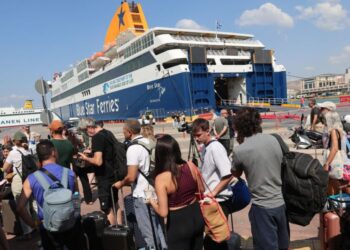 Απαγορευτικό απόπλου: «Λύνουν» τα πλοία για Κυκλάδες – Στις 16:00 οι πρώτες αναχωρήσεις