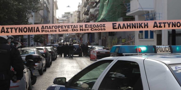 Διακοπή κυκλοφορίας σε Σταδίου και Πανεπιστημίου λόγω θραύσης αγωγού ΕΥΔΑΠ