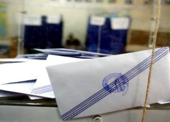 Ο καυτός φάκελος του εκλογικού νόμου – Τι εισηγούνται στον Κυριάκο Μητσοτάκη οι μαξιμιλιανοί