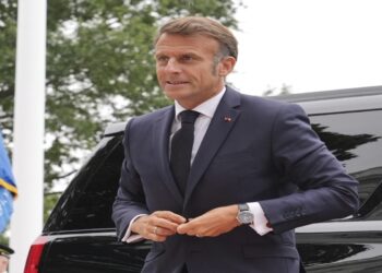 Μακρόν: «Η συνάντηση Ζελένσκι – Πούτιν να γίνει στη Γενεύη»