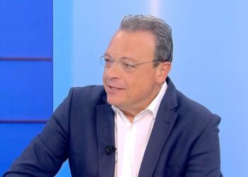 Σπόντα Φάμελλου στον ΣΚΑΪ: «Βλέπω δεν έχετε νεράκι – Ξεκίνησε η ιδιωτικοποίηση του νερού;»