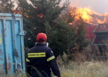 Φωτιά στην Αχαΐα – Μήνυμα 112 για εκκένωση της Βούντενης Πάτρας