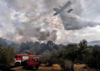 Φωτιά στην Κεφαλονιά – Ήχησε το 112 για εκκένωση