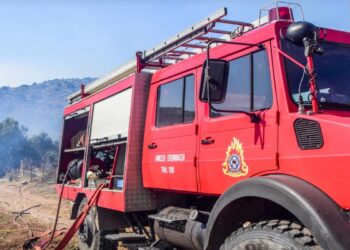 Φωτιά στην Κερατέα: Υπό μερικό έλεγχο – Αποκαταστάθηκε η κυκλοφορία των οχημάτων