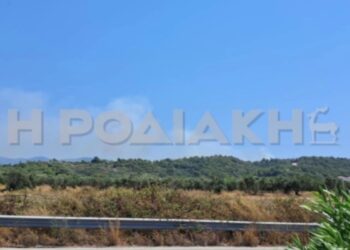 Φωτιά στη Ρόδο – Συναγερμός στην Πυροσβεστική